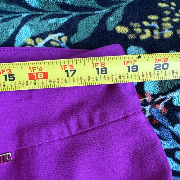 💜 NWT INC Tummy Control Capri Pants Size 18 Purple Stretch Mid Rise - Picture 10 of 11